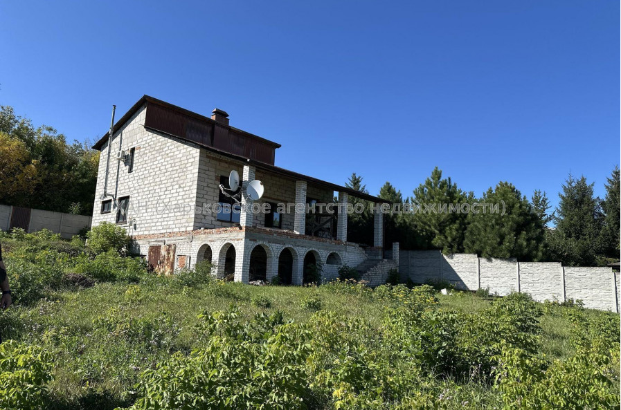 Продам будинок, Заречный пер. , 260 м², 17 соток, частичный ремонт 