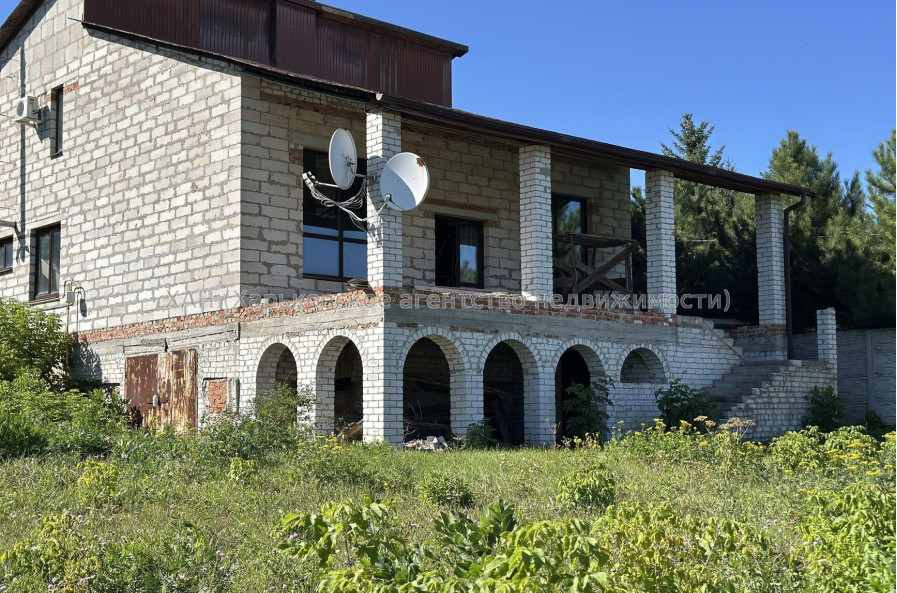 Продам будинок, Заречный пер. , 260 м², 17 соток, частичный ремонт 