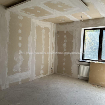 Продам будинок, Заречный пер. , 260 м², 17 соток, частичный ремонт 