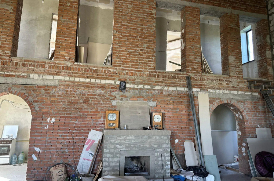 Продам будинок, Заречный пер. , 260 м², 17 соток, частичный ремонт 