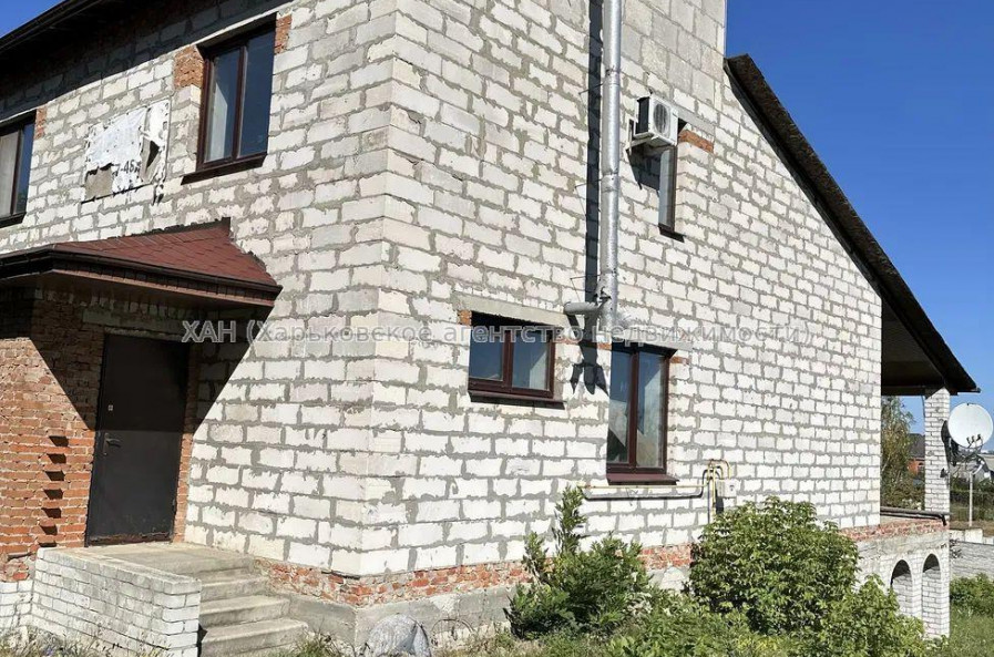 Продам будинок, Заречный пер. , 260 м², 17 соток, частичный ремонт 