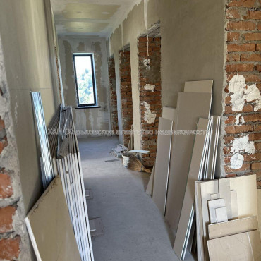 Продам будинок, Заречный пер. , 260 м², 17 соток, частичный ремонт 