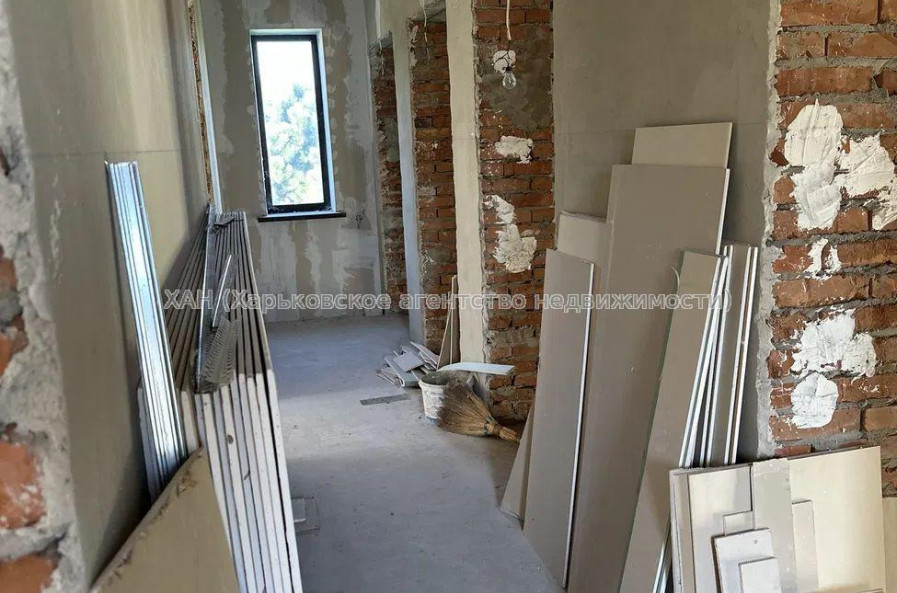 Продам будинок, Заречный пер. , 260 м², 17 соток, частичный ремонт 