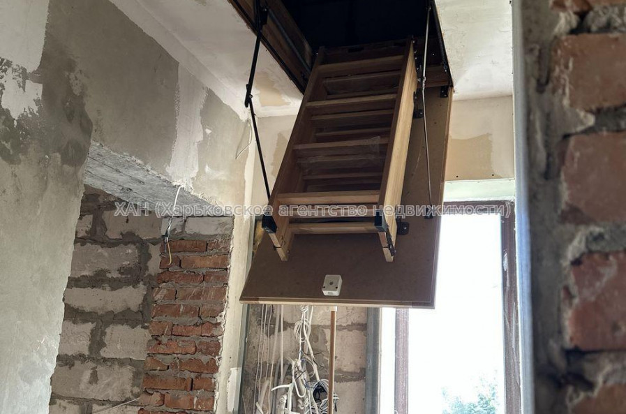 Продам будинок, Заречный пер. , 260 м², 17 соток, частичный ремонт 