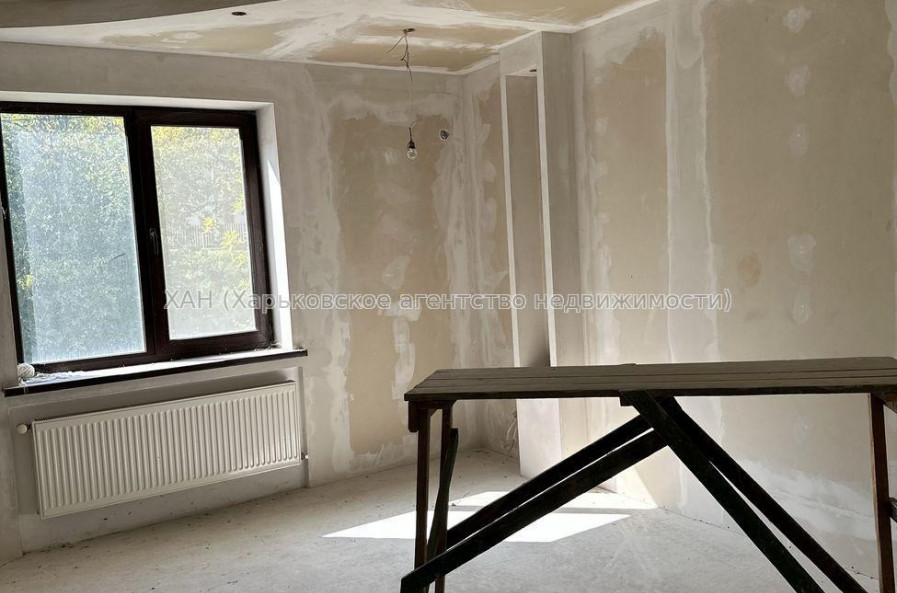 Продам будинок, Заречный пер. , 260 м², 17 соток, частичный ремонт 