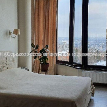 Продам квартиру, Михаила Семенко ул. , 4  ком., 142 м², авторский дизайн 