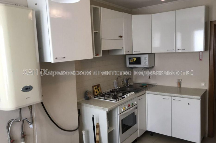 Продам нежитлову нерухомість, офисное помещение , 1 кім., 170 м², косметический ремонт 