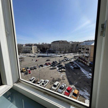 Продам квартиру, Героев Небесной сотни площ. , 1  ком., 57 м², евроремонт 