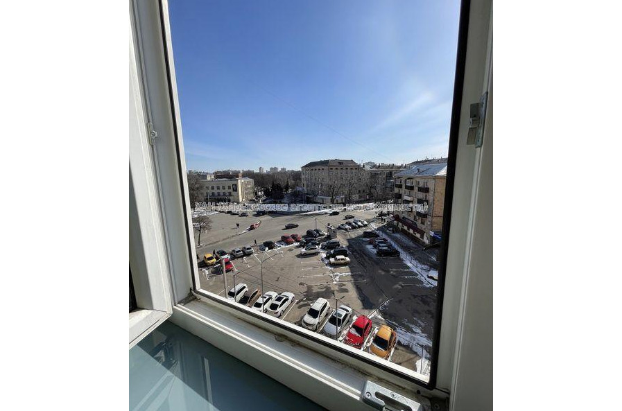 Продам квартиру, Героев Небесной сотни площ. , 1  ком., 57 м², евроремонт 
