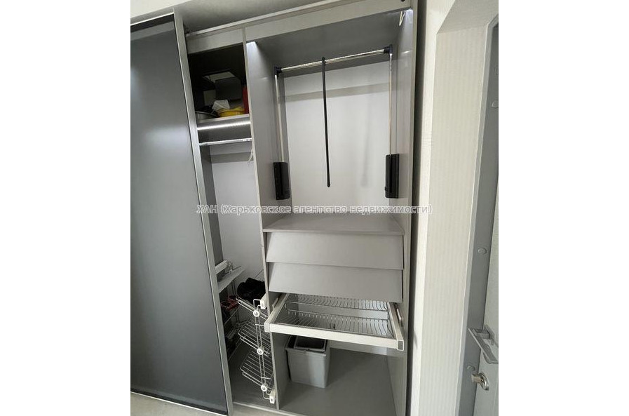 Продам квартиру, Героев Небесной сотни площ. , 1  ком., 57 м², евроремонт 