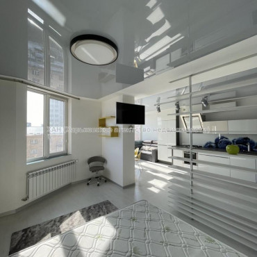 Продам квартиру, Героев Небесной сотни площ. , 1  ком., 57 м², евроремонт 