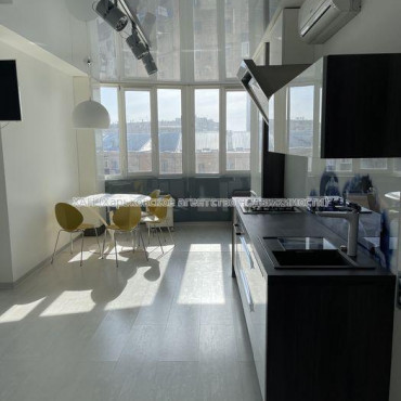Продам квартиру, Героев Небесной сотни площ. , 1  ком., 57 м², евроремонт 