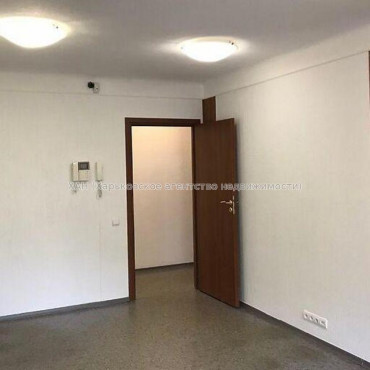 Продам квартиру, 23 Августа ул. , 2 кім., 42 м², капитальный ремонт 