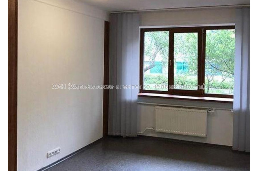 Продам квартиру, 23 Августа ул. , 2 кім., 42 м², капитальный ремонт 