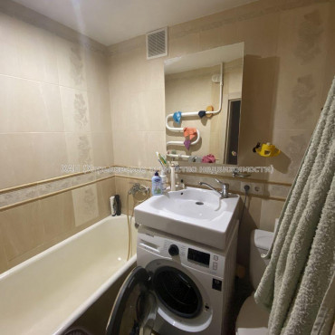 Продам квартиру, Отакара Яроша ул. , 2  ком., 49 м², капитальный ремонт 