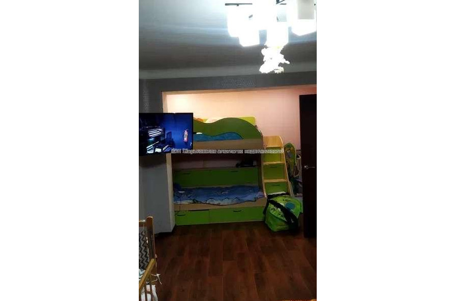 Продам квартиру, Александровский просп. , 1  ком., 40 м², косметический ремонт 