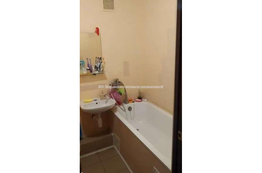 Продам квартиру, Александровский просп. , 1  ком., 40 м², косметический ремонт 