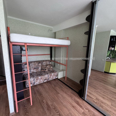 Продам квартиру, Новоалександровская ул. , 1  ком., 30 м², капитальный ремонт 