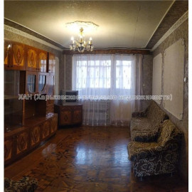 Продам квартиру, Натальи Ужвий ул. , 4 кім., 89 м², косметический ремонт