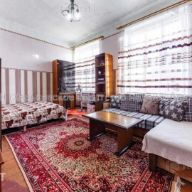 Продам квартиру, Кандаурова ул. , 3 кім., 85 м², косметический ремонт