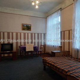 Продам квартиру, Кандаурова ул. , 3 кім., 85 м², косметический ремонт