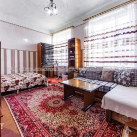 Продам квартиру, Кандаурова ул. , 3  ком., 85 м², косметический ремонт