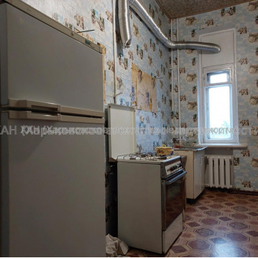 Продам квартиру, Кандаурова ул. , 3  ком., 85 м², косметический ремонт 