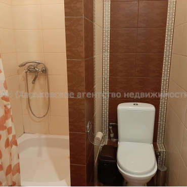 Продам нежитлову нерухомість, помещение свободного назначения , 8 кім., 104 м², капитальный ремонт 