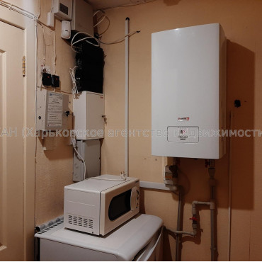 Продам нежитлову нерухомість, помещение свободного назначения , 8 кім., 104 м², капитальный ремонт 