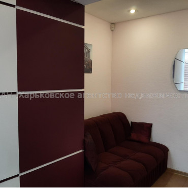 Продам нежитлову нерухомість, помещение свободного назначения , 8 кім., 104 м², капитальный ремонт 