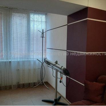 Продам нежитлову нерухомість, помещение свободного назначения , 8 кім., 104 м², капитальный ремонт 