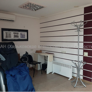 Продам нежитлову нерухомість, помещение свободного назначения , 8 кім., 104 м², капитальный ремонт 