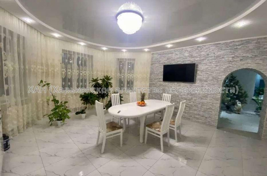 Продам дом, Валентиновская ул. , 240 м², 12 сот., капитальный ремонт 