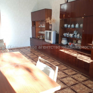 Продам квартиру, Амосова ул. , 3  ком., 67 м², косметический ремонт 