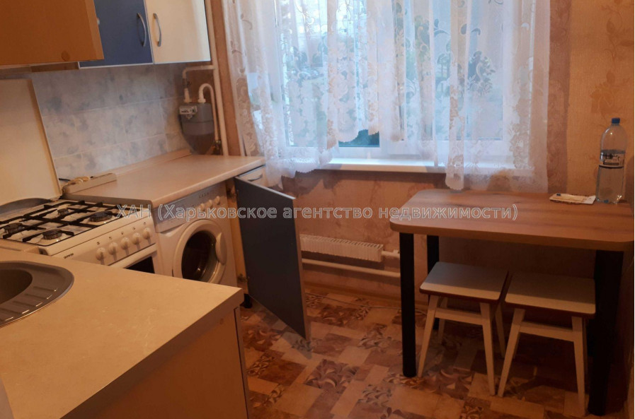 Продам квартиру, Амосова ул. , 3  ком., 67 м², косметический ремонт 