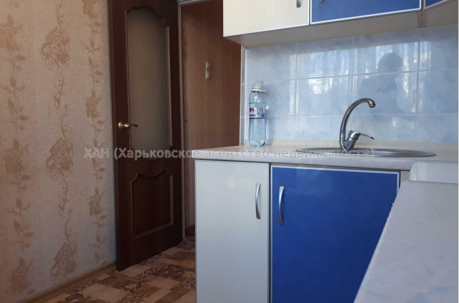 Продам квартиру, Амосова ул. , 3  ком., 67 м², косметический ремонт 