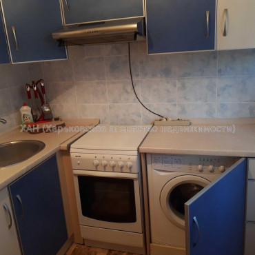 Продам квартиру, Амосова ул. , 3  ком., 67 м², косметический ремонт 