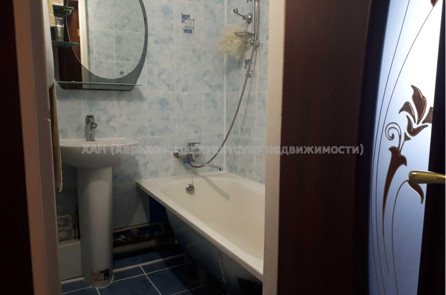 Продам квартиру, Амосова ул. , 3  ком., 67 м², косметический ремонт 