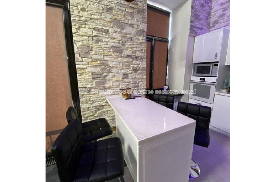 Продам квартиру, Сумская ул. , 2 кім., 90 м², авторский дизайн 