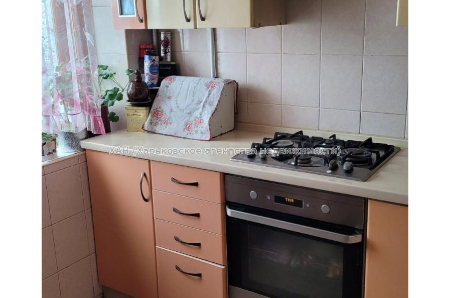 Продам квартиру, Науки просп. , 2 кім., 46 м², косметический ремонт 