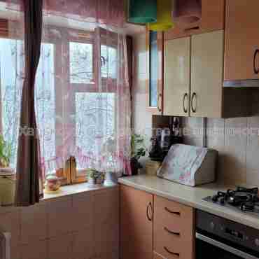Продам квартиру, Науки просп. , 2 кім., 46 м², косметический ремонт 