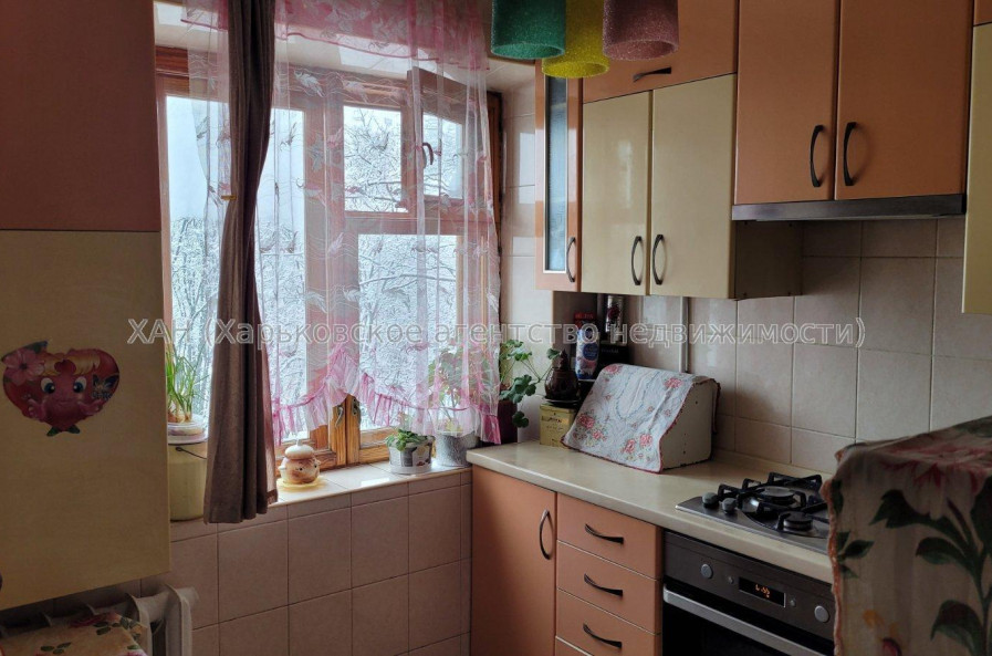 Продам квартиру, Науки просп. , 2 кім., 46 м², косметический ремонт 