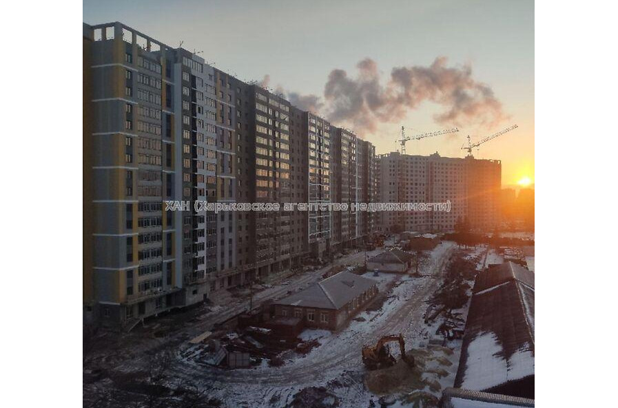 Продам квартиру, Шекспира пер. , 3  ком., 105 м², без внутренних работ 