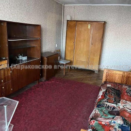 Продам квартиру, Гагарина просп. , 2 кім., 55 м², советский ремонт