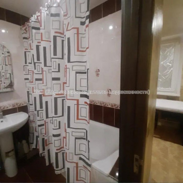 Продам квартиру, Зерновой пер. , 2 кім., 45 м², косметический ремонт 