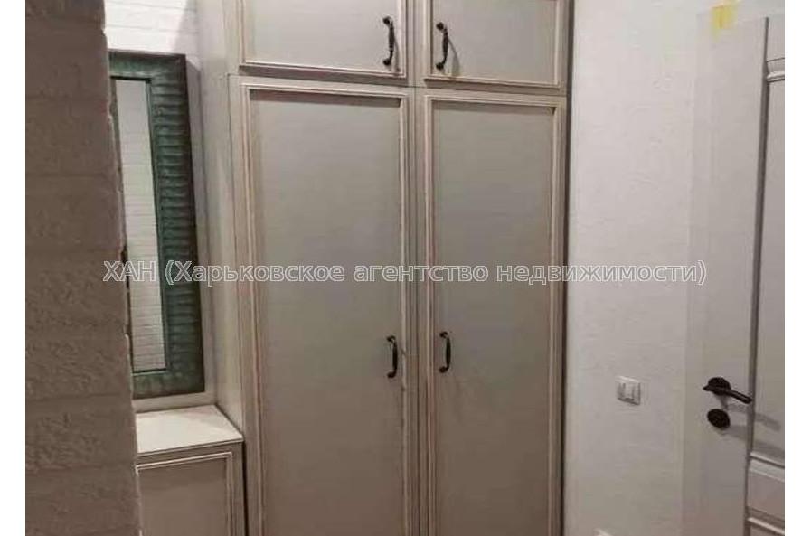 Продам квартиру, Динамовская ул. , 2  ком., 54 м², капитальный ремонт 