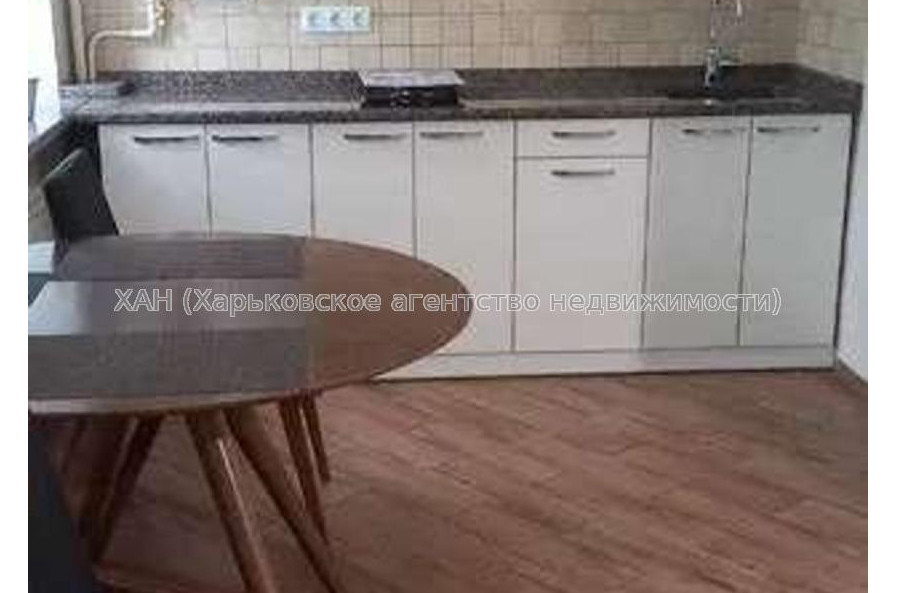 Продам квартиру, Динамовская ул. , 2  ком., 54 м², капитальный ремонт 