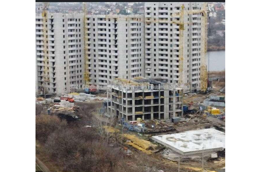 Продам квартиру, Непокоренных ул. , 2 кім., 61 м², без внутренних работ 
