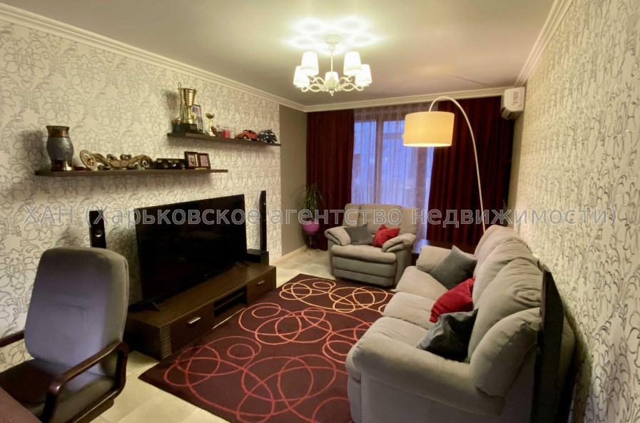 Продам квартиру, Победы просп. , 3  ком., 65 м², капитальный ремонт 