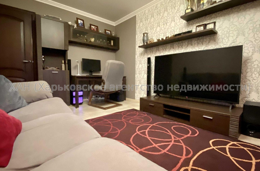 Продам квартиру, Победы просп. , 3  ком., 65 м², капитальный ремонт 